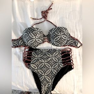 LIKE NEW Abercrombie Swimsuit set Size 34B/SMALL